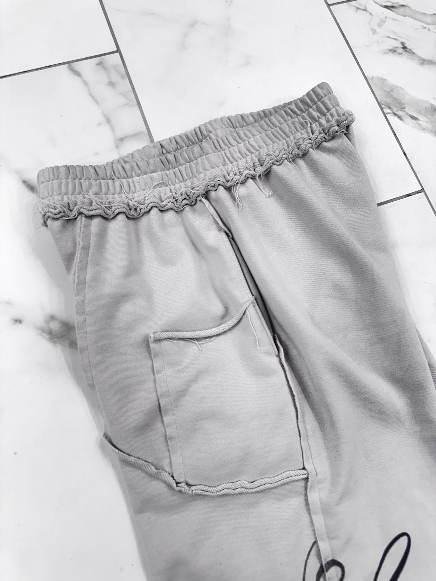 SIGNATURE SWEATS