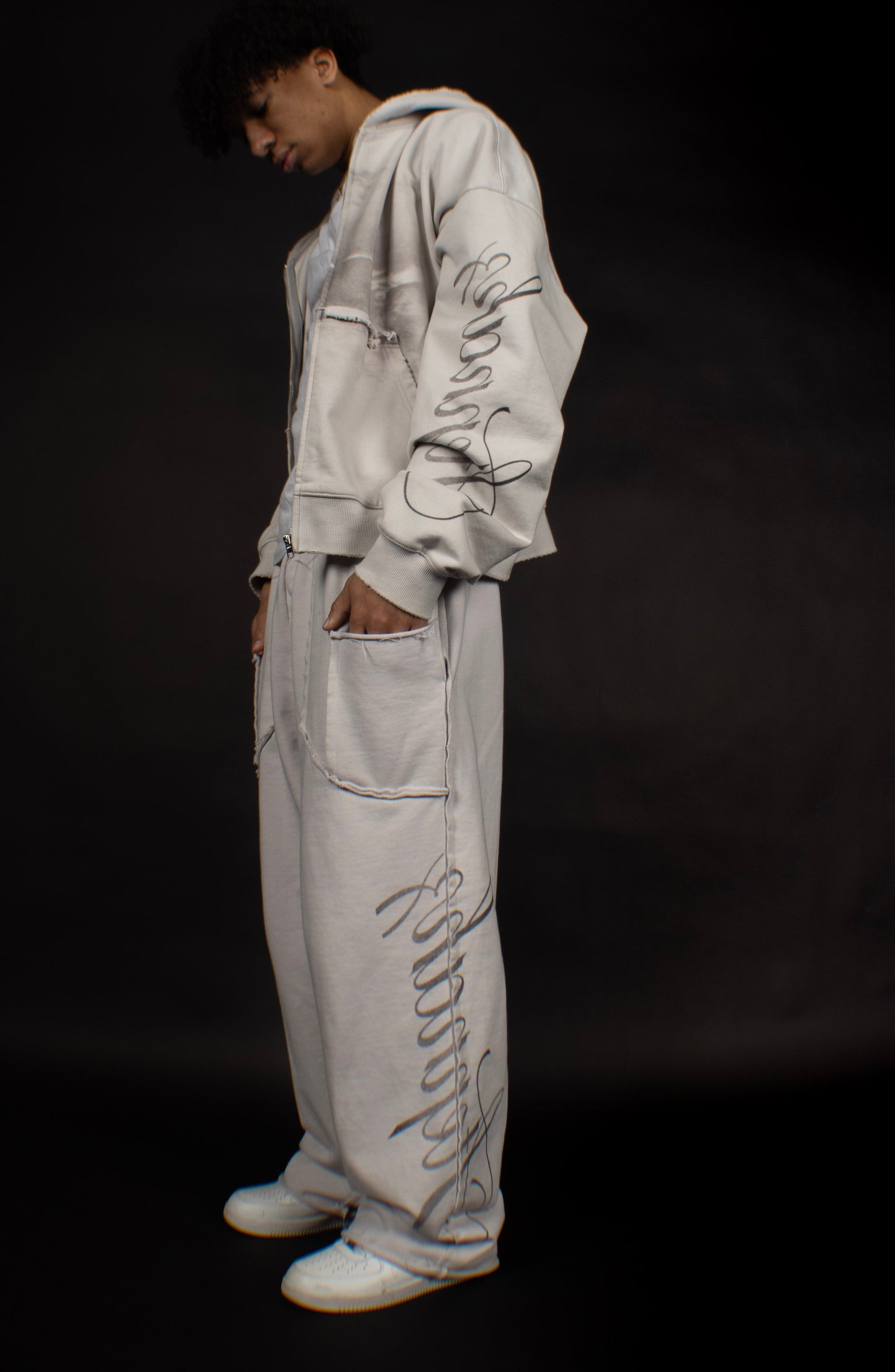SIGNATURE SWEATS