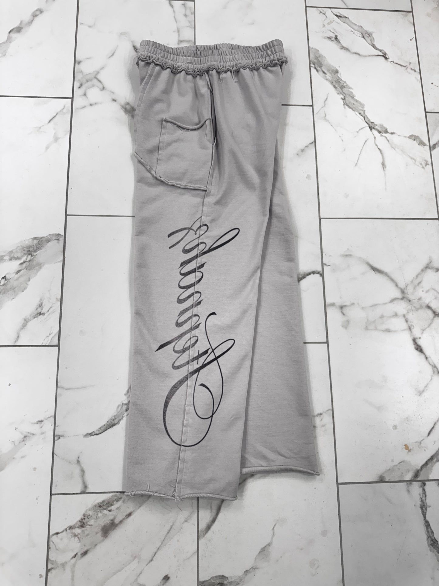 SIGNATURE SWEATS